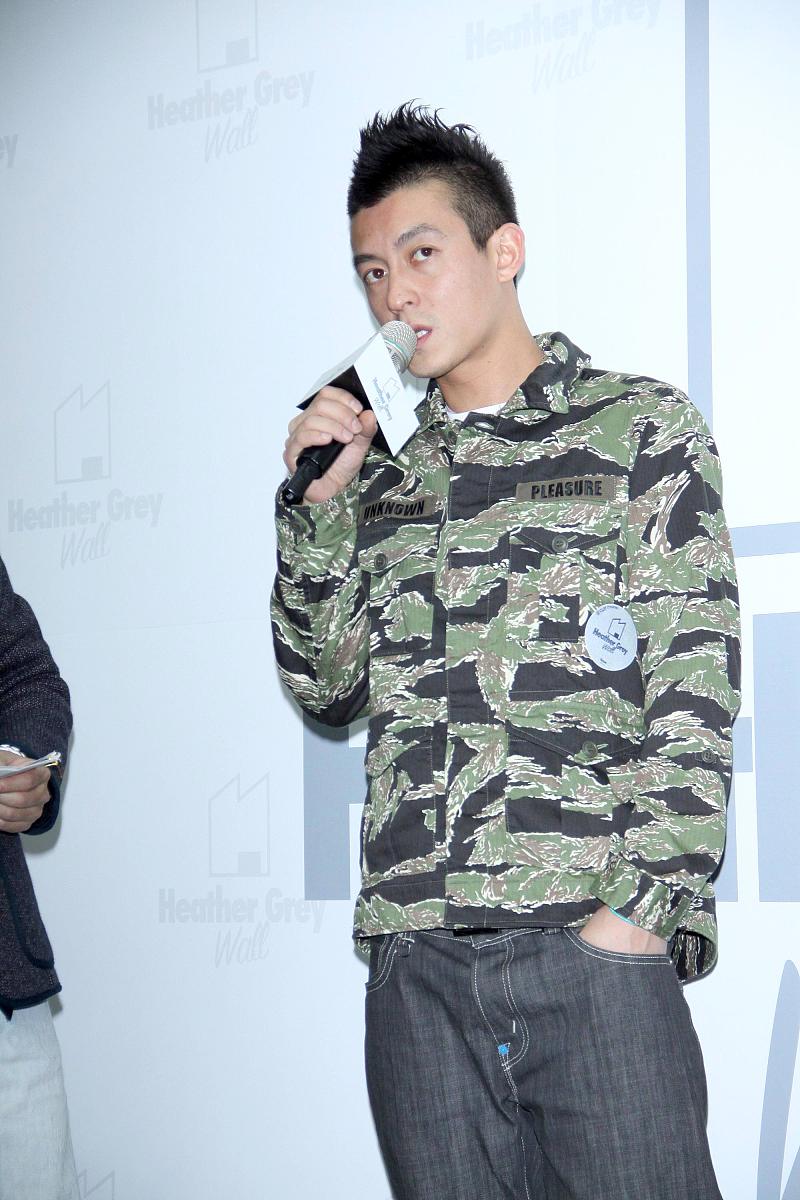 2011年12月15日,台北,陈冠希在台出席他第二家潮牌服饰店开幕活动.***
