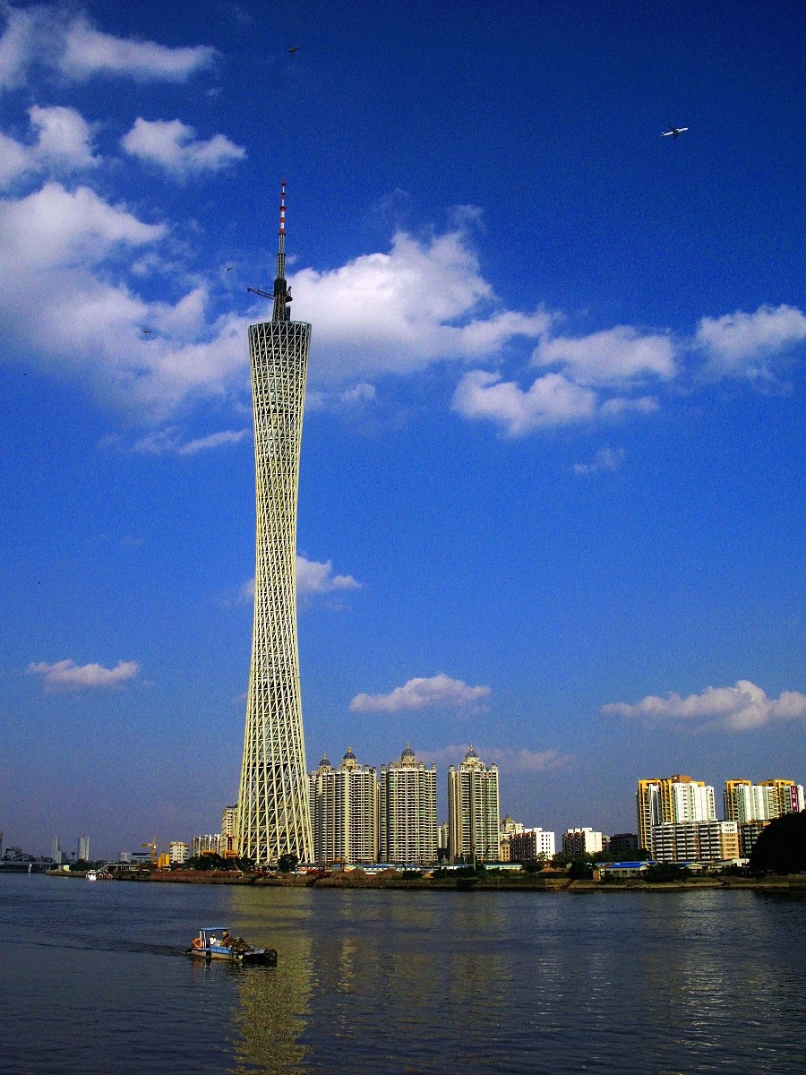 ***_***2009-06-04,广州新地标,蓝天白云下珠江河畔的广州新电视塔.++