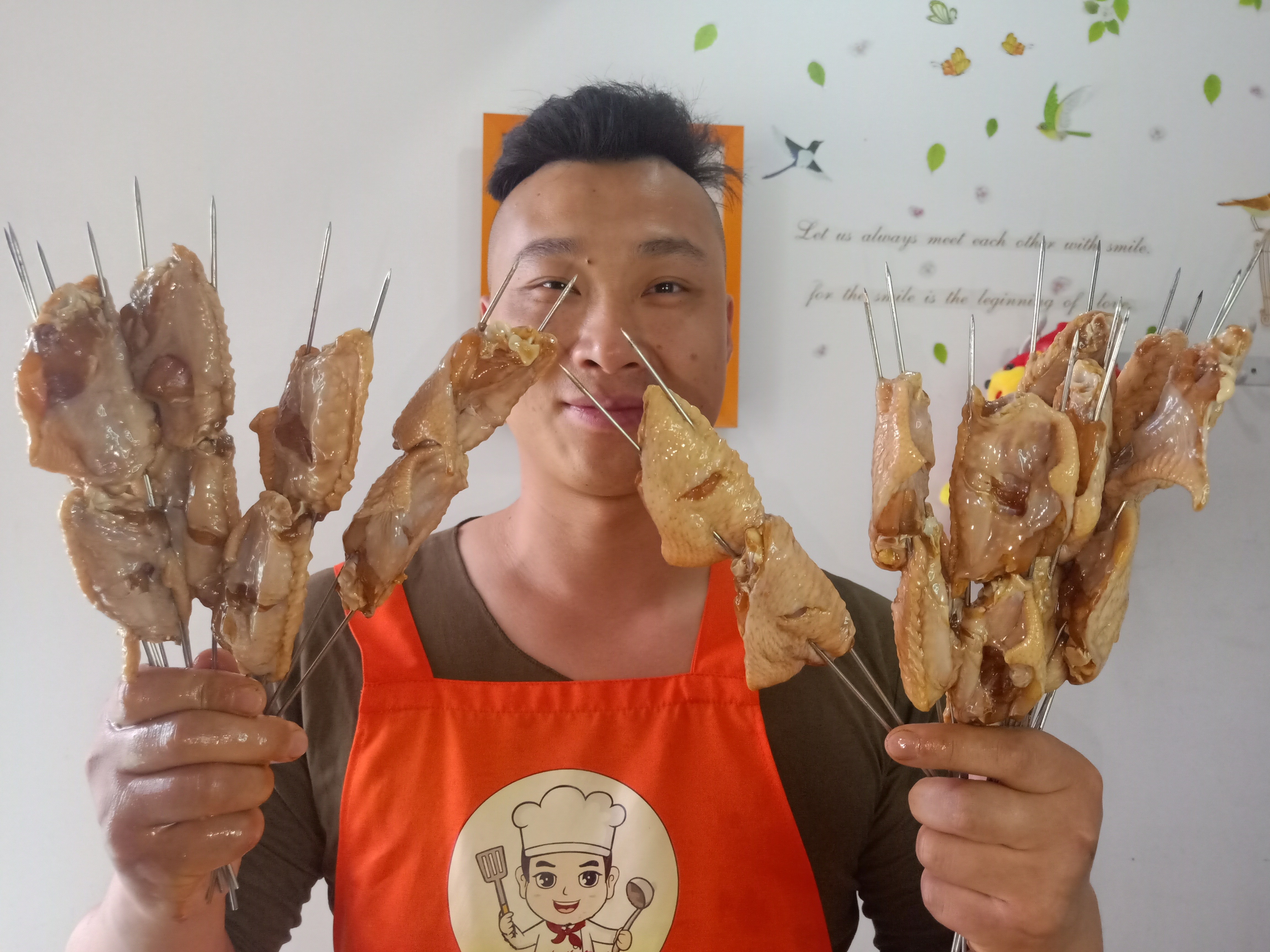 自己碳烤鸡翅到底需要腌不腌?很多人都做错了,难怪味道不好吃!