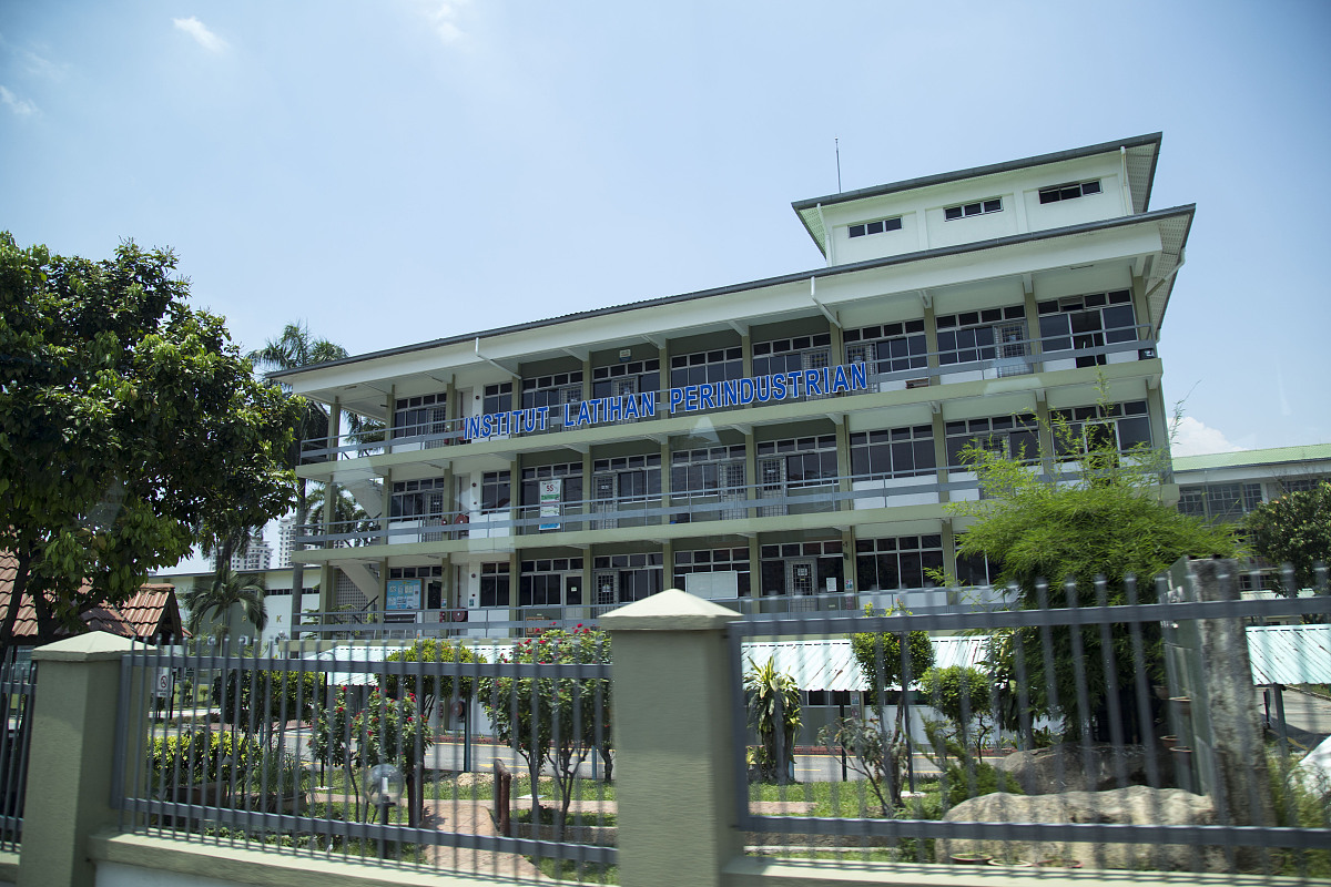 广州市花都区狮岭中学地址在哪里怎么去