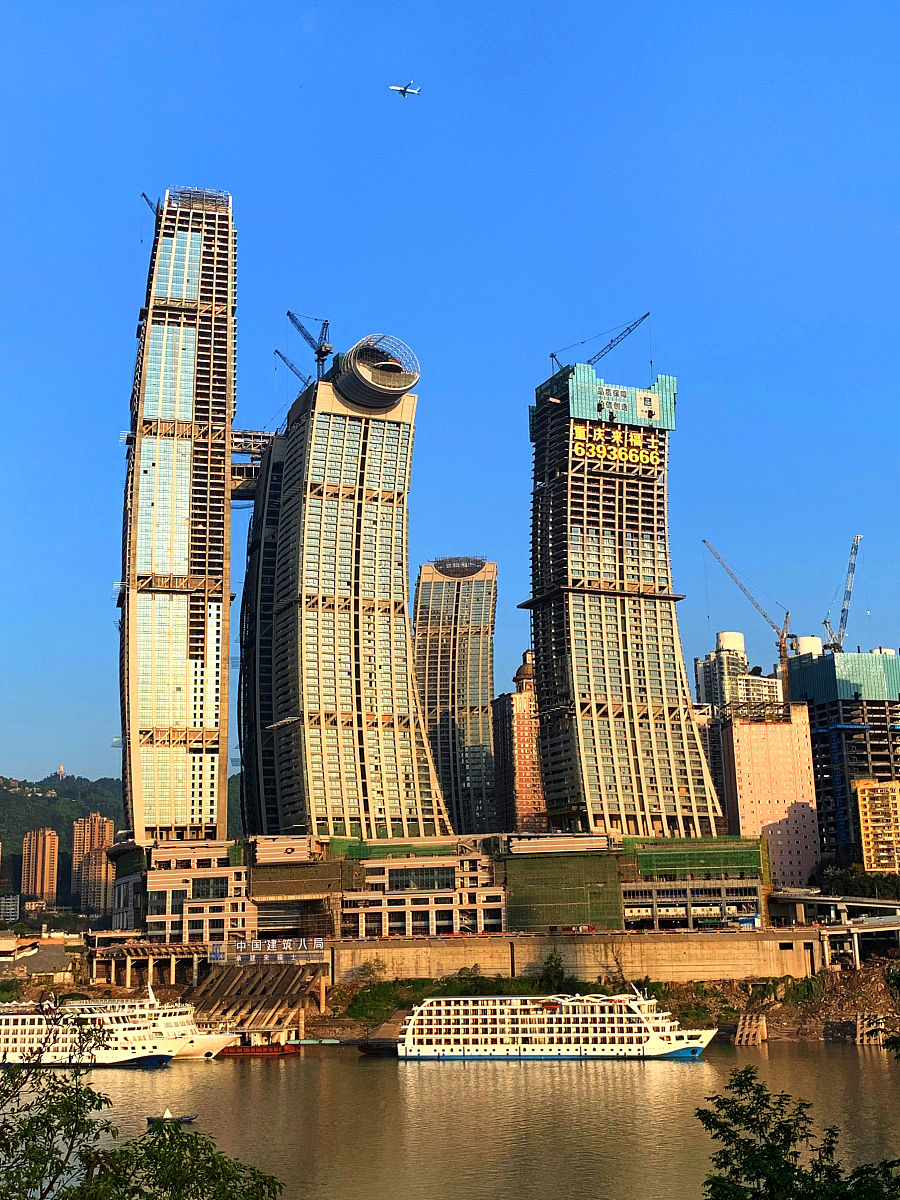 2019年04月14日,重庆.图为重庆新地标建筑来福士广场.