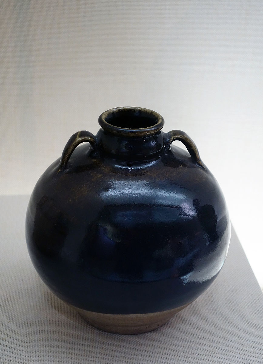 乌金釉瓷器：独特黑色釉面的艺术珍品，无法仿制的特征