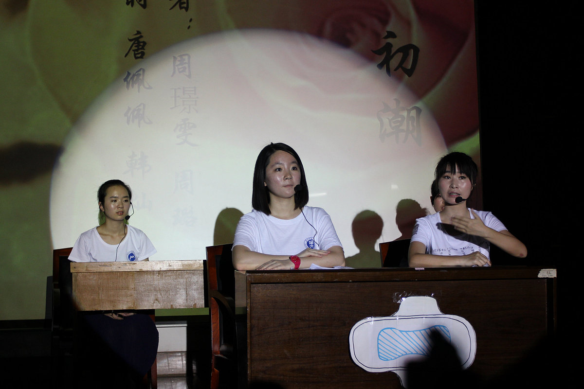 写一篇校园学生心理剧的详细剧本