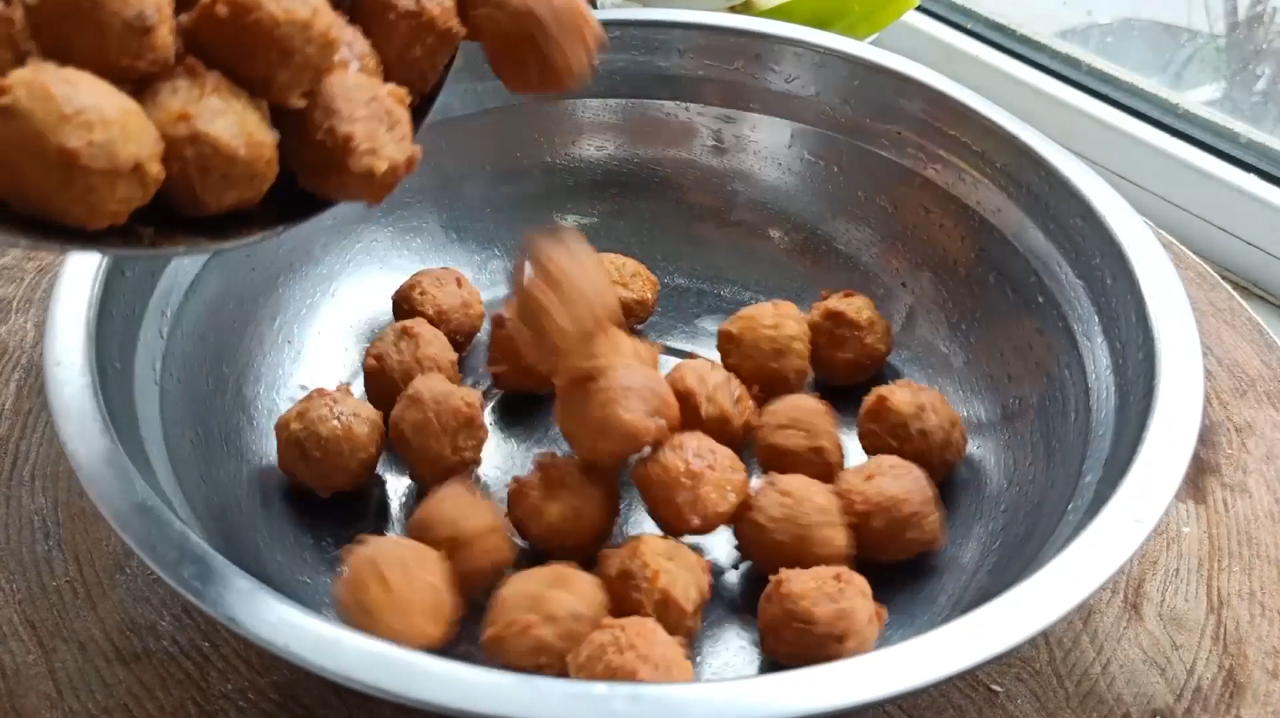 爱吃炸肉丸子的快收藏,专业大厨教你在家做,比外边买的还好吃