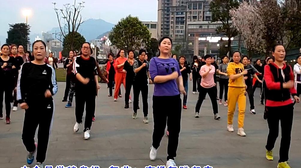 大众易学健身操《广场舞跳起来》适合男女老少健身锻炼歌词特实际