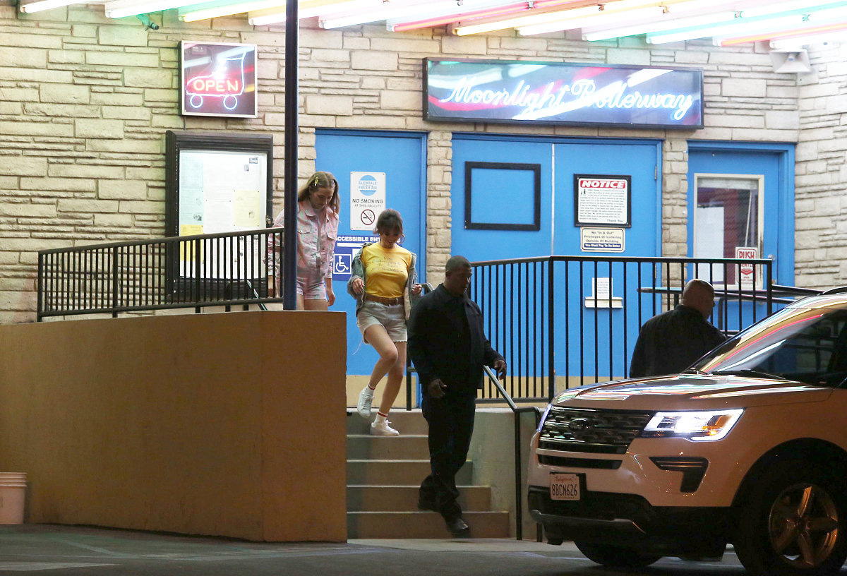 自动化寝室口号：团结创新，快乐共享！