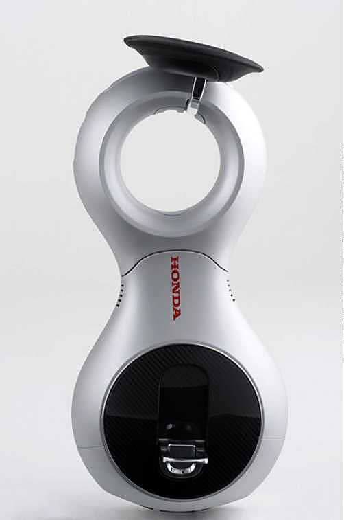 YSL恒久粉底液瓶身的人体工程学设计