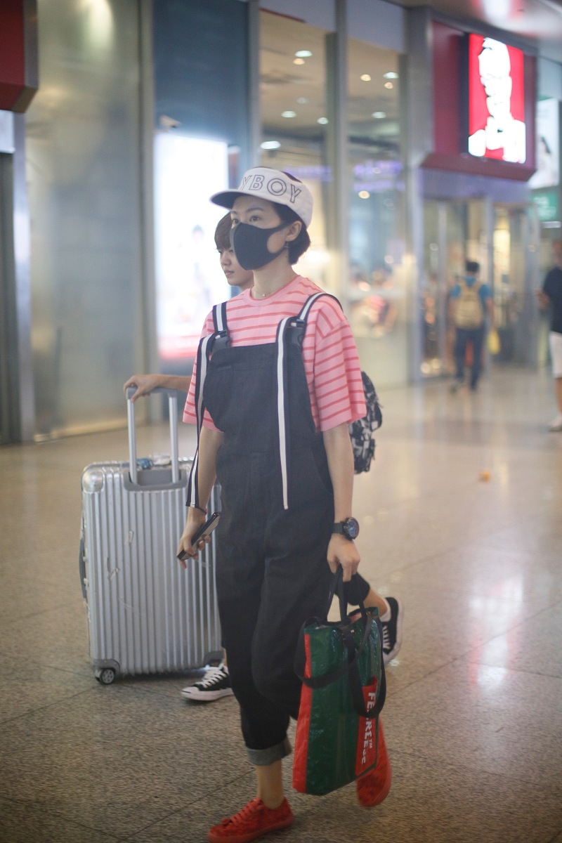 读取原始图像 Img = imread7-1jpg; 将图像转化为灰度图像 Img_gray = rgb2grayImg; 将灰度图像进行二值化操作 Img_bw = imbinarizeImg_gray; 对二值化图像进行骨架化操作 Img_sk = bwmorphImg_bwskelInf; 去除分支条纹 Img_clean = bwmorphImg_skspur3; 计算条纹长度