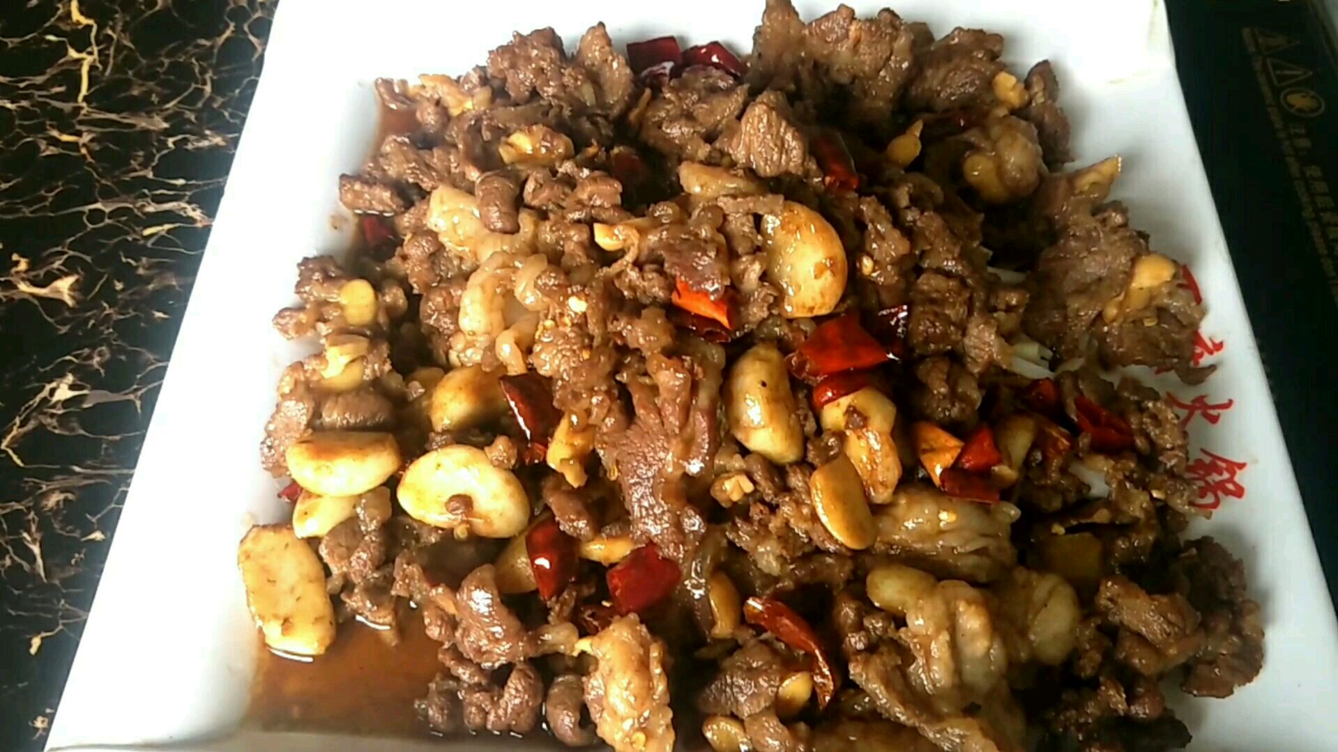 大厨教你羊肉怎么炒香,“生炒羊肉”的做法,口感鲜嫩又下饭。