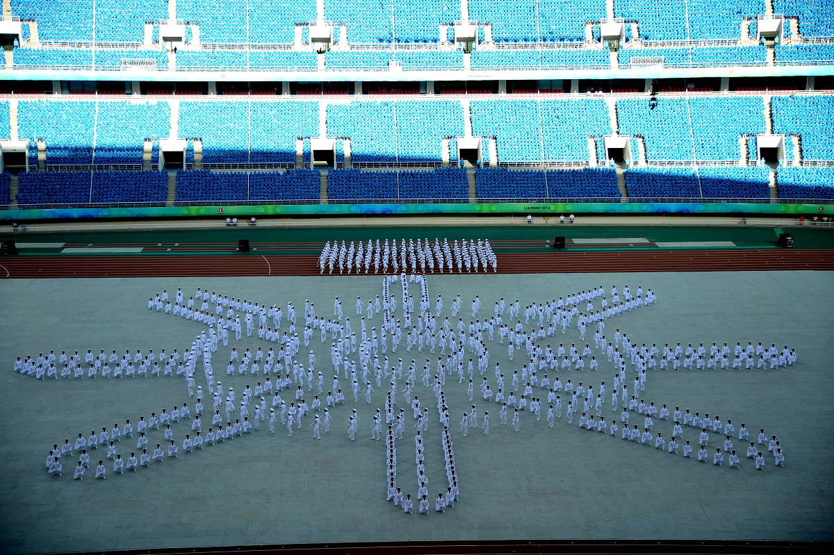 n-位同学站成一排音乐老师要请其中的-n-k-位同学出列使得剩下的-k-位同学排成合唱队形。nn合唱队形是指这样的一种队形：设-k-位同学从左到右依次编号为-12-…-k他们的身高分别为-t1t2t3tk-则他们的身高满足-t1titi+1tk-1≤i≤k。nn你的任务是已知所有-n-位同学的身高计算最少需要几位同学出列可以使得剩下的同学排成合唱队形。nn写出c++代码