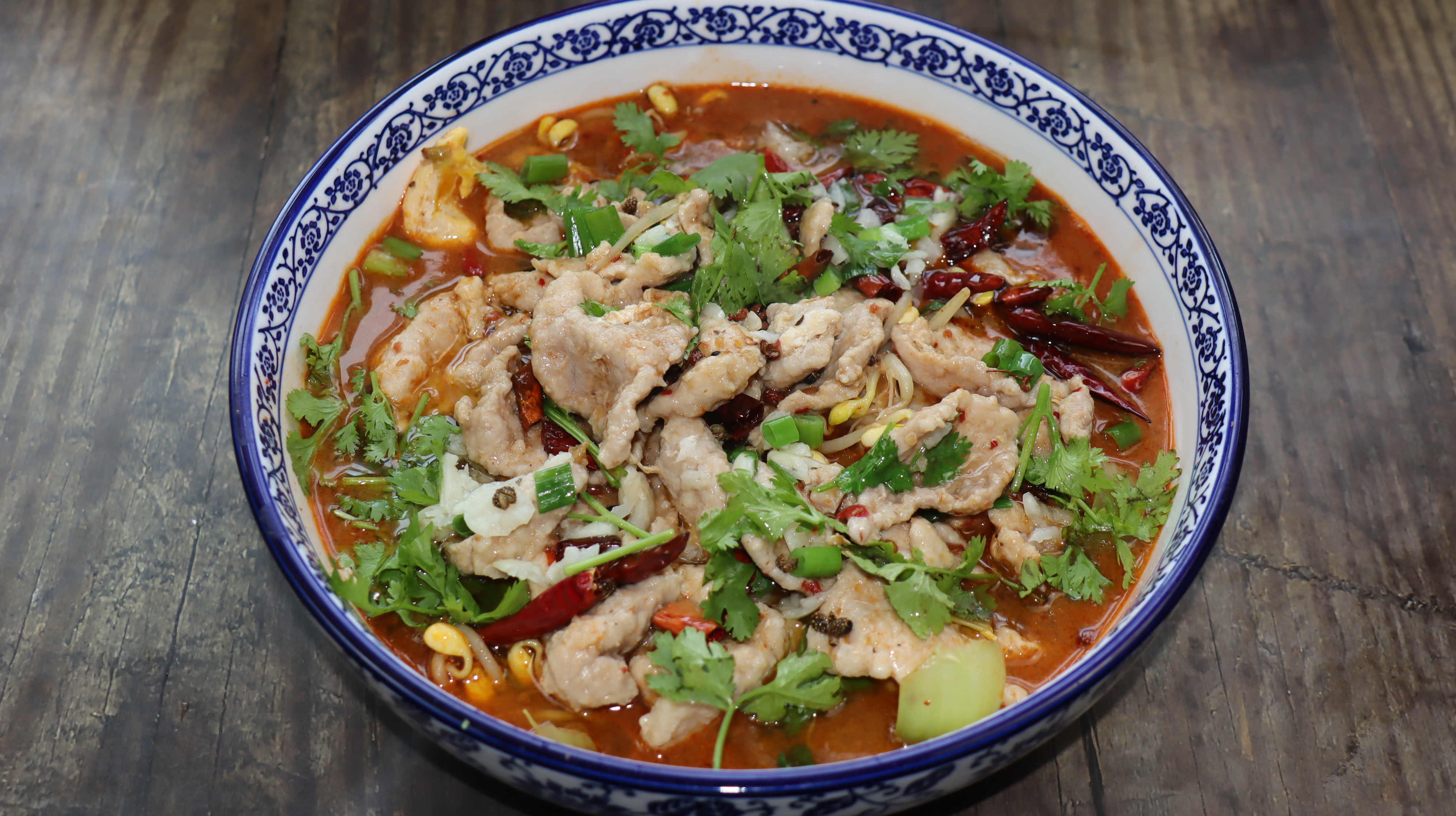 里脊肉好吃的做法,麻辣鲜香,吃着过瘾,这一大盆成本不到20元