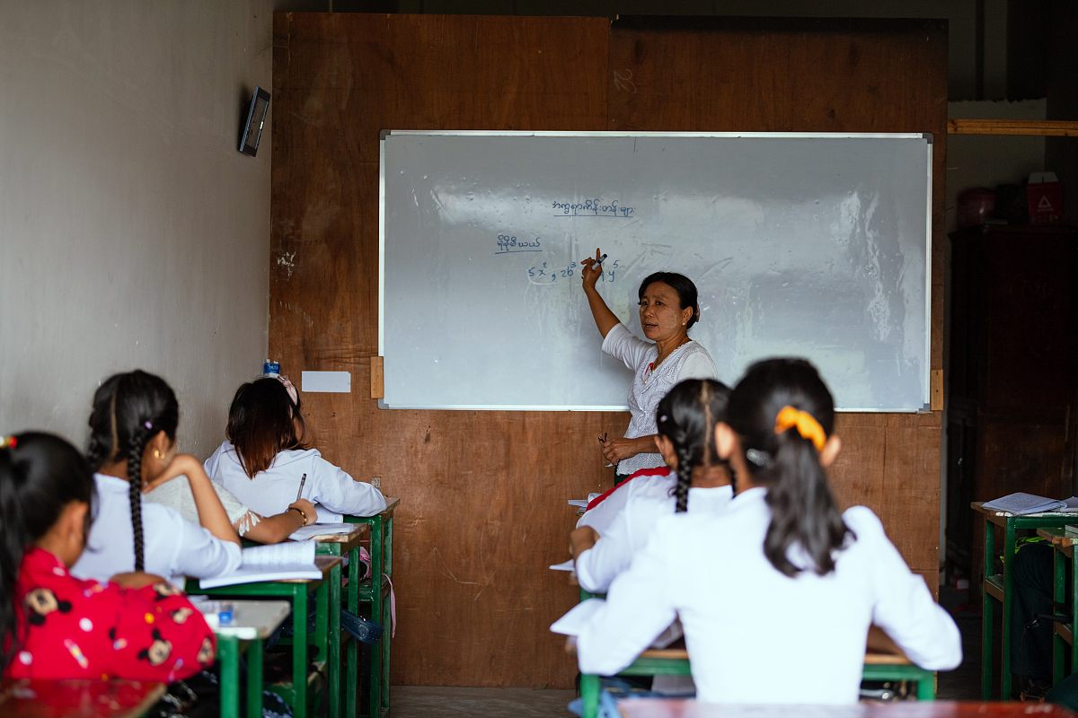 山区女教师覃申媛：用爱和行动点亮山区孩子梦想
