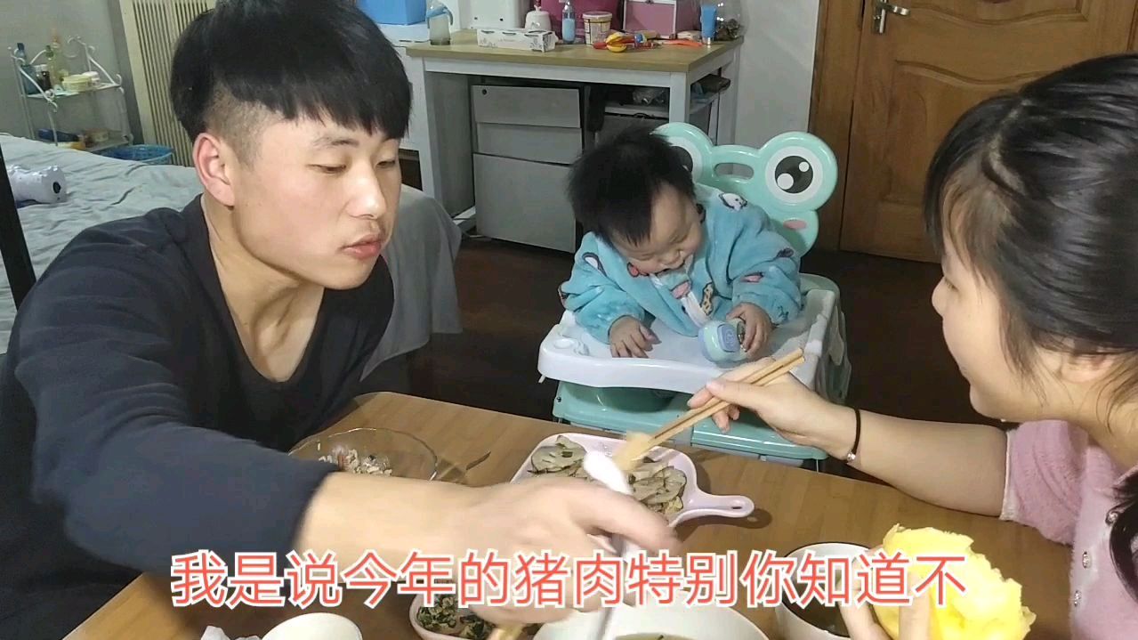上海猪肉大降价了,24块钱1斤老婆买了5块钱瘦肉烧汤,真奢侈呀!
