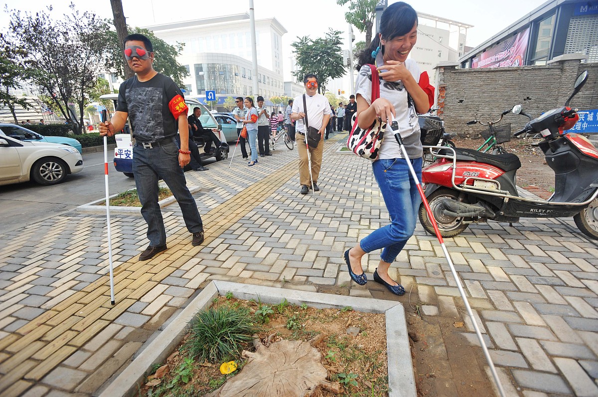 有人总是在自家门前大小便有什么解决的办法有？