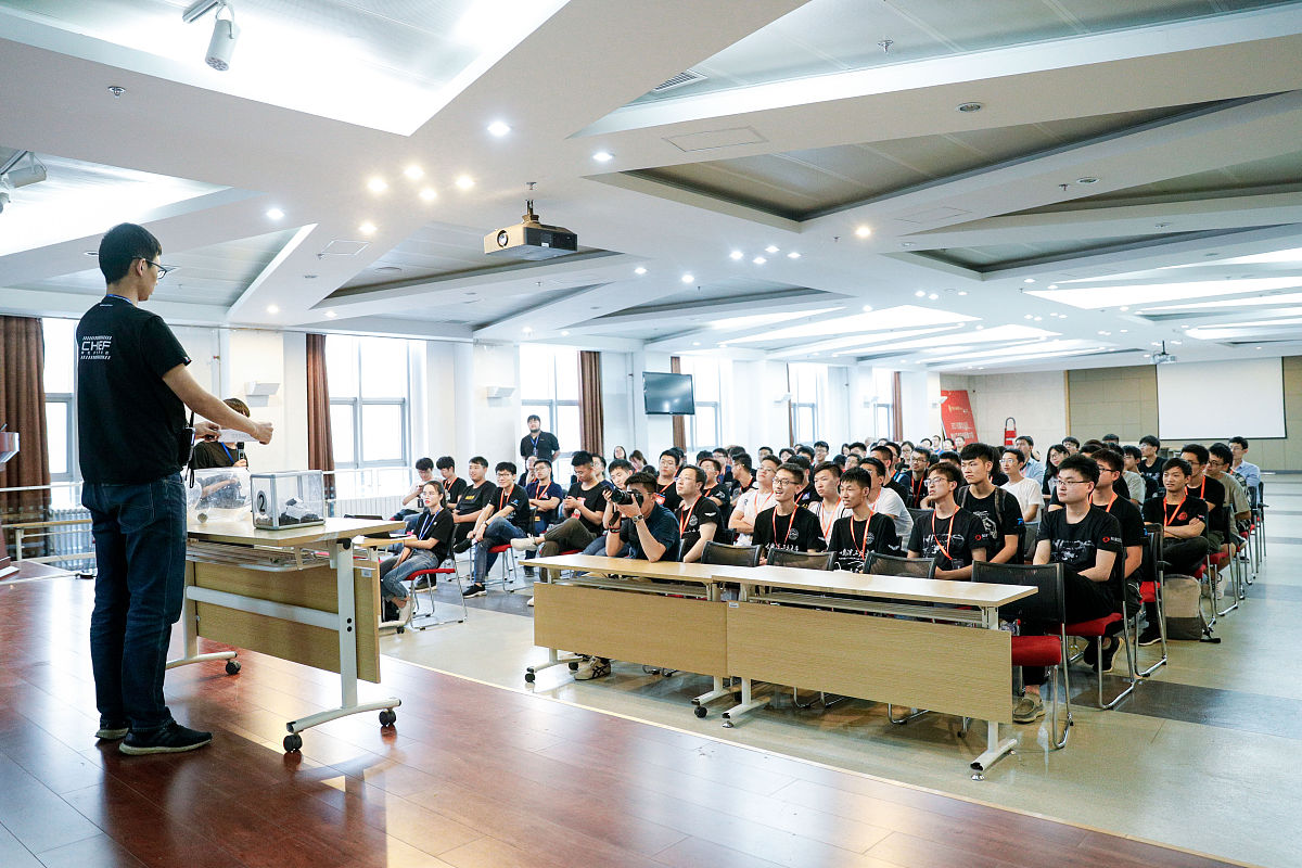 公共卫生学院创新人才培养模式：卓越班助力复合型人才成长