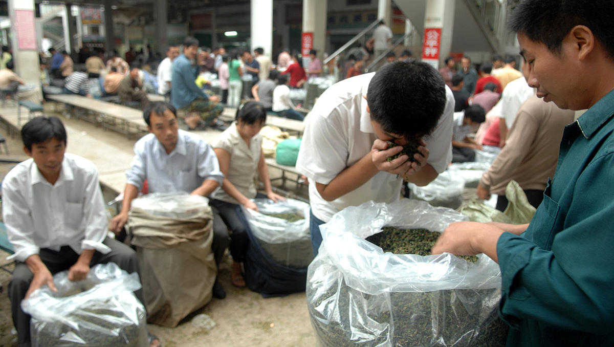 2006年9月12日,福建泉州安溪,中国茶都,全国茶叶批发市场.    茶叶交
