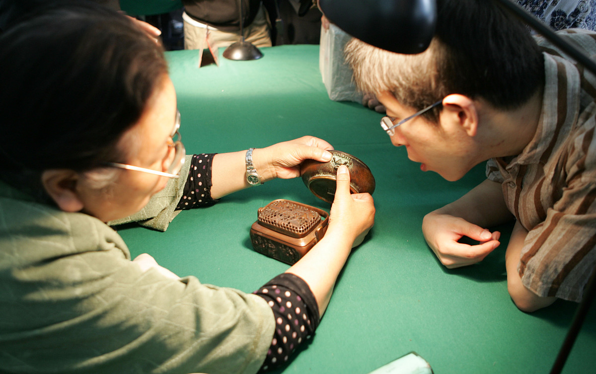 2009年5月15日,一场公益文物鉴定活动在北京市古代建筑博物馆举行.***