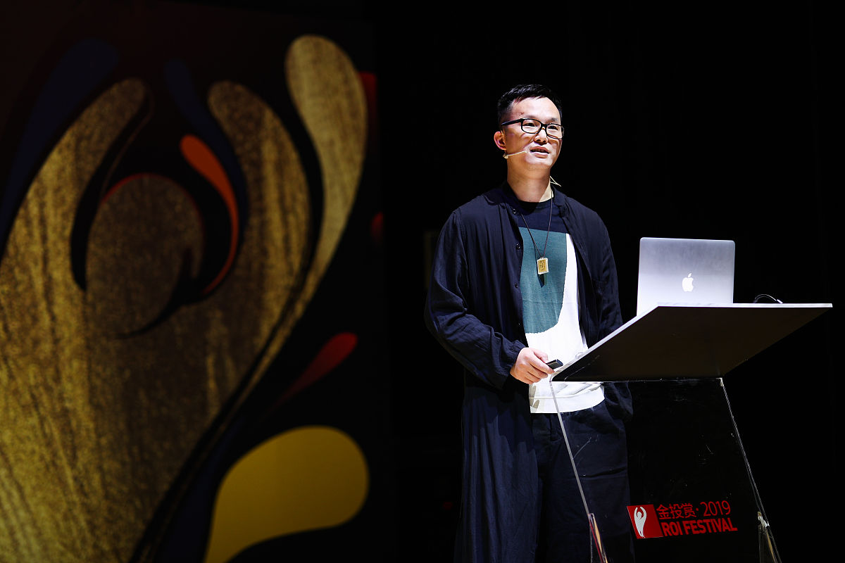 在这三周里我带领着组员根据可比克20周年可比克20年快乐正当潮制作了一份策划方案