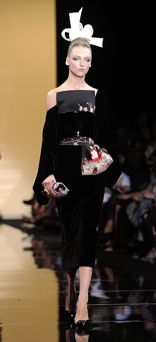 时装合成策略：如何用最少低级时装获得五个不同部位高级时装