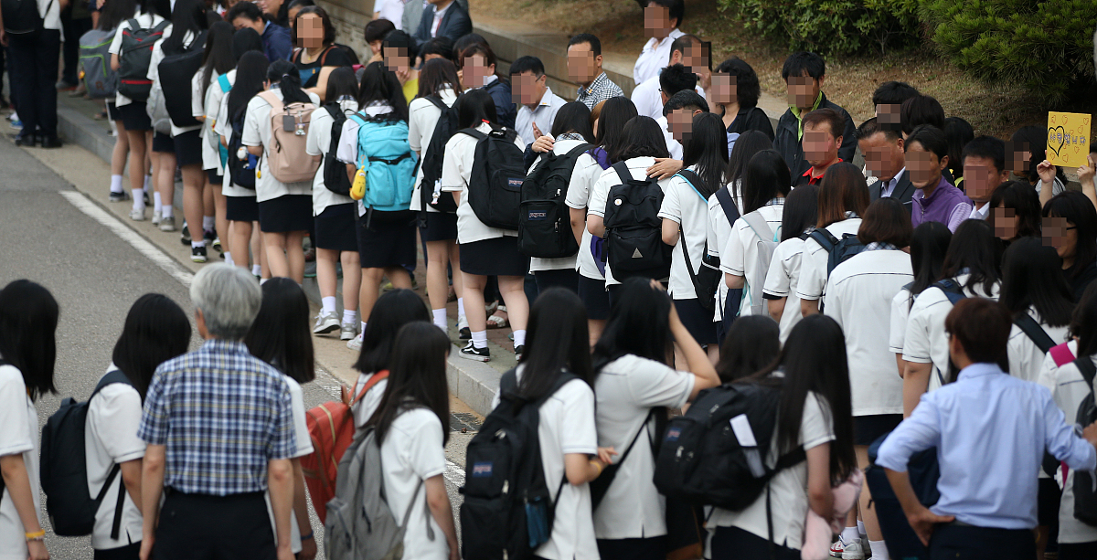 你是学业繁忙的高中生如何发消息委婉地老爸告诉他不愿意去奶奶的葬礼