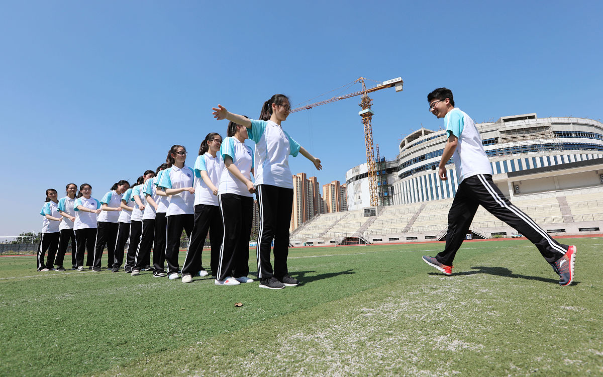 以心情愉悦的秘诀：学会调整心理状态以达到开心为题写一篇1100字文章