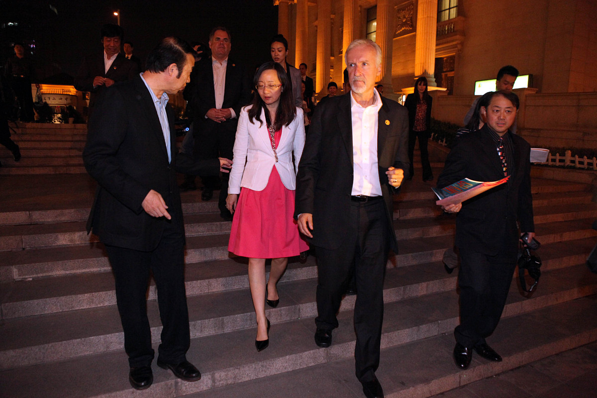 给我扩写这段话：近日20世纪影业宣布了一项令人振奋的消息备受喜爱的经典电影《泰坦尼克号》将在全国第三次上映以纪念该片上映25周年。而这一次观众们将能够欣赏到全新的4K和3D重制版。据了解这部影片曾于1998年4月3日和2012年4月10日两度在国内上映分别创下了359亿元和947亿元的票房记录。此次重映更是备受期待因为导演詹姆斯·卡梅隆亲自参与了影片的重制影片也将以CINITY、IMAX、杜比视界