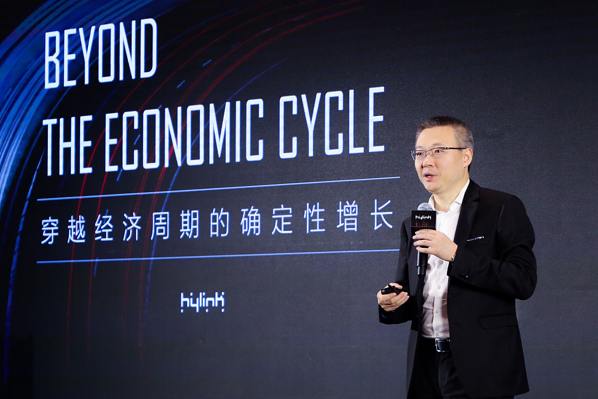 帮我写一个以CEO视角的GeekHUb工作室的发布会演讲稿
