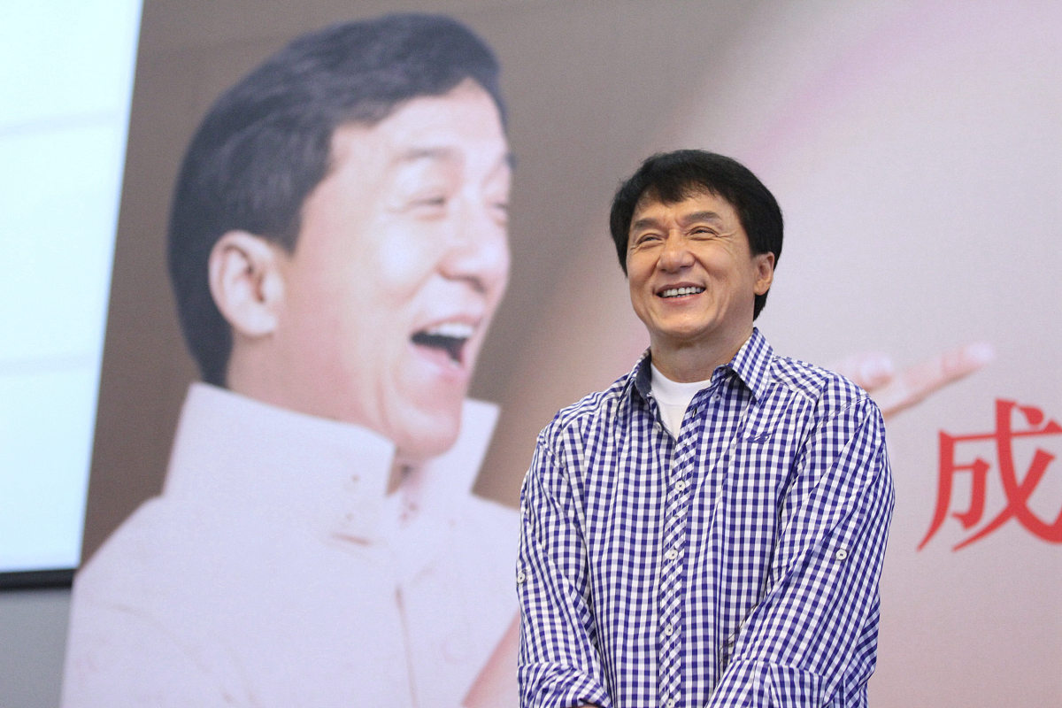 2015年4月7日,北京,国际影星成龙自传新书《成龙:还没长大就老了》在