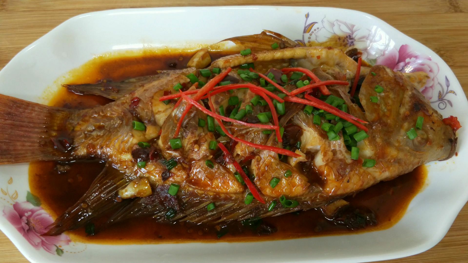 红烧鱼最简单的家常做法,鱼肉鲜嫩又下饭,一学就会