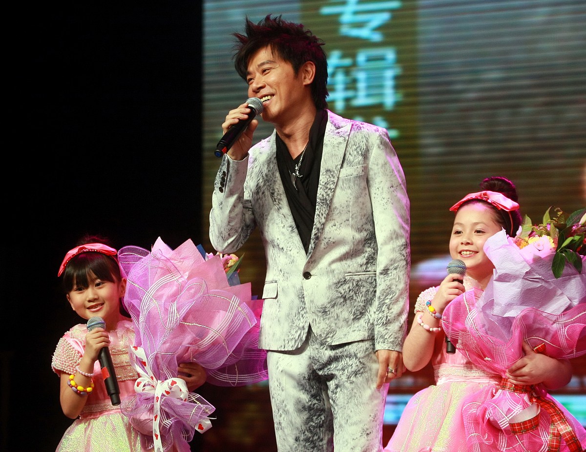 2010年3月18日,北京,伍思凯在京发布新专辑《小伍,歌  故事的第一行》