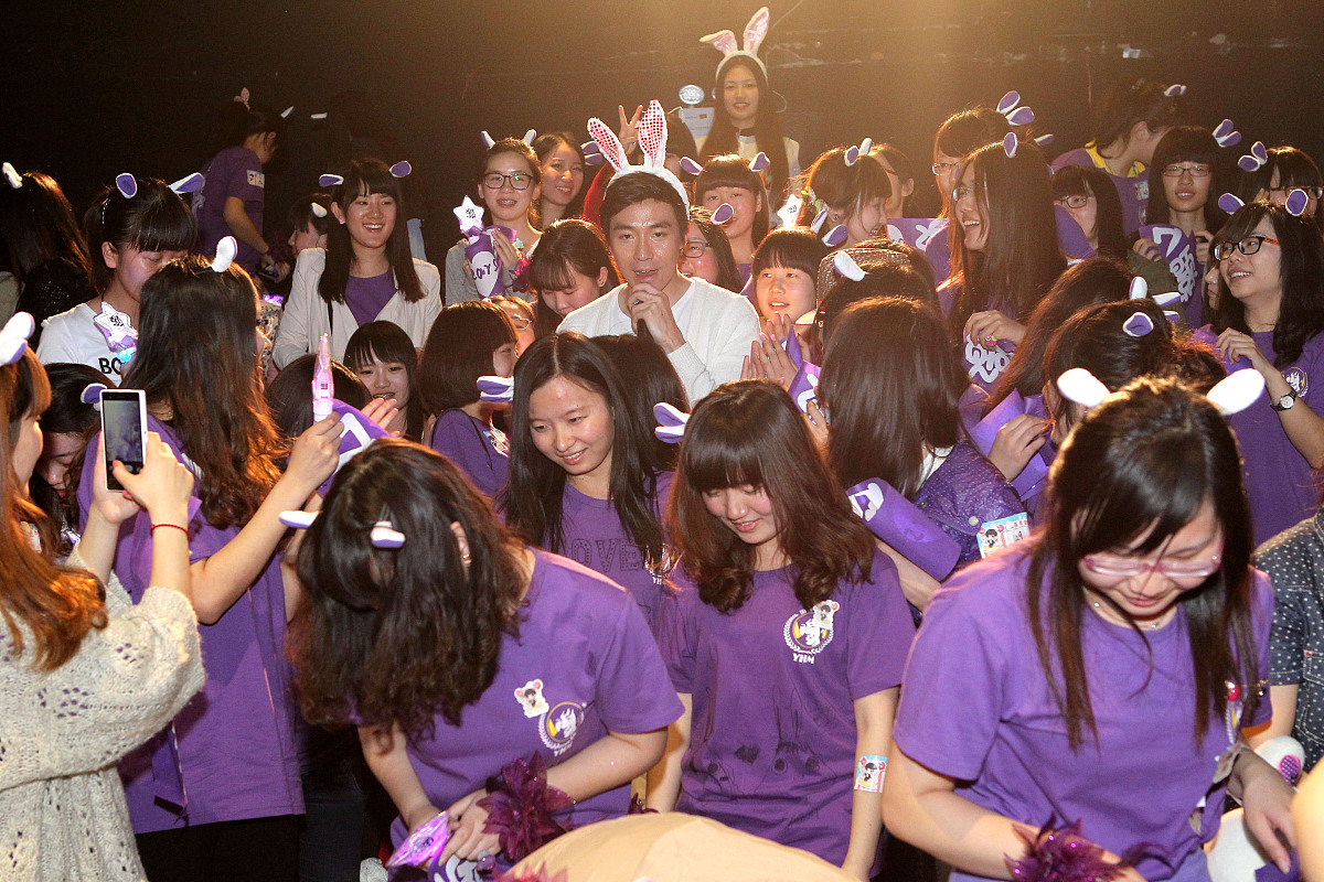 [城市]粉丝聚会：与[明星/团体]亲密互动！