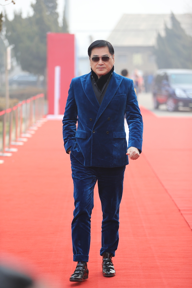 相视而过，无言的沉默，下一句是什么？