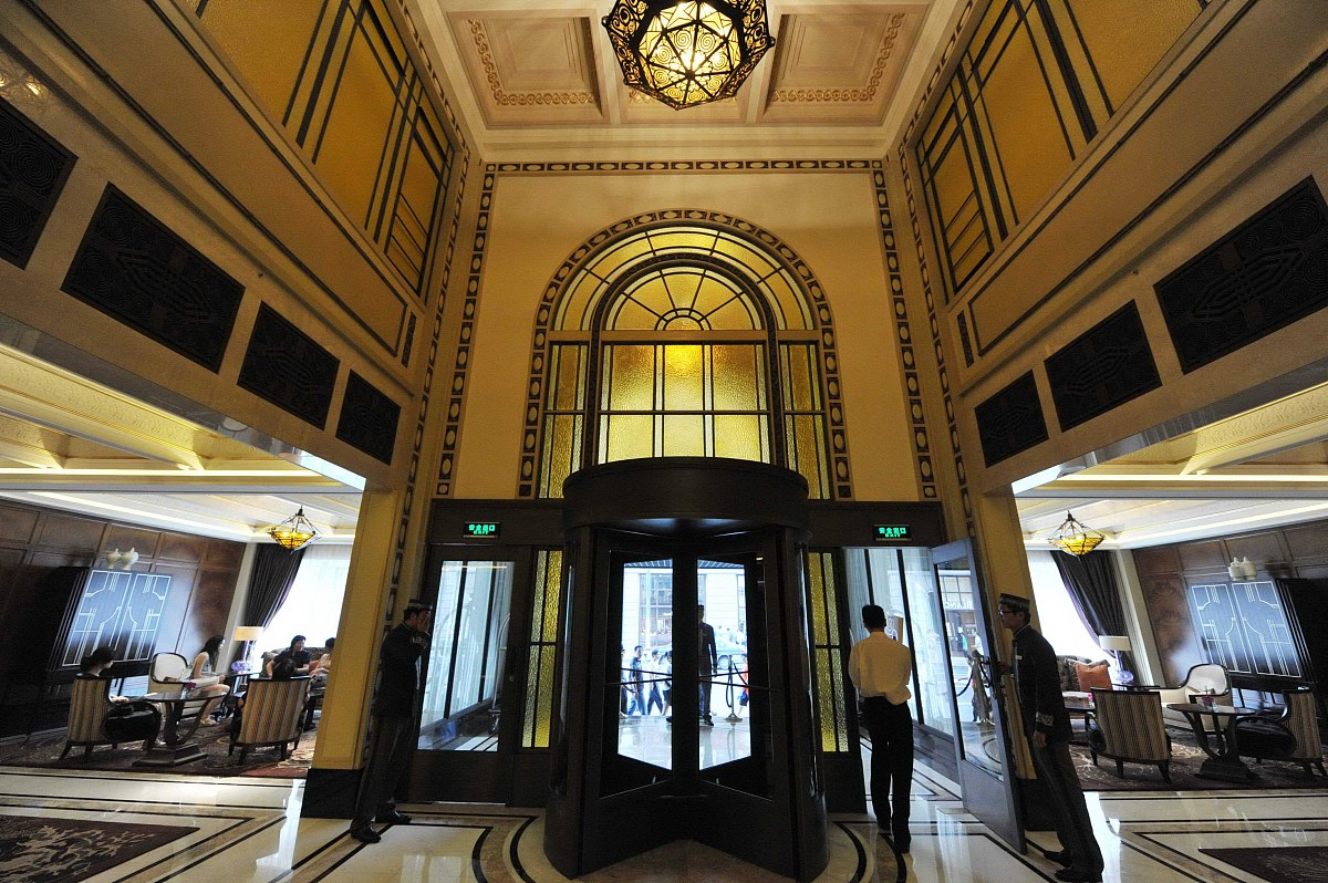 和平饭店：上海地标，历史与现代的交汇