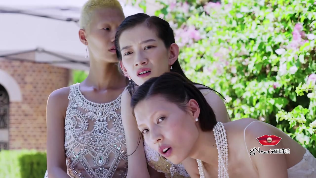 《爱上超模3》挑战:美哭!kelly扮人鱼入水