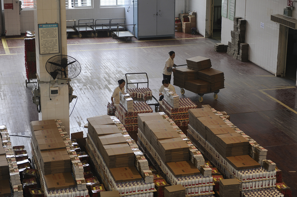 请把下面的一段话的文字扩写为2000字的文章不要按条罗列最好以散文形式写要给出标题、简介、插图：3C电子配件寄匈牙利国际快递从湖南出发陆运怎么走？发国际快递、空运、海运需要注意的事项。13C电子配件一定要符合进口国家的CE认证等一切合规要求。2包装：需要进行专业的包装如包装的加固、电池的隔离保证产品在运输过程中不会损坏或泄露。3单证准备：带电产品要有电池信、MSDS等单证文件。4保险：建议进行物流