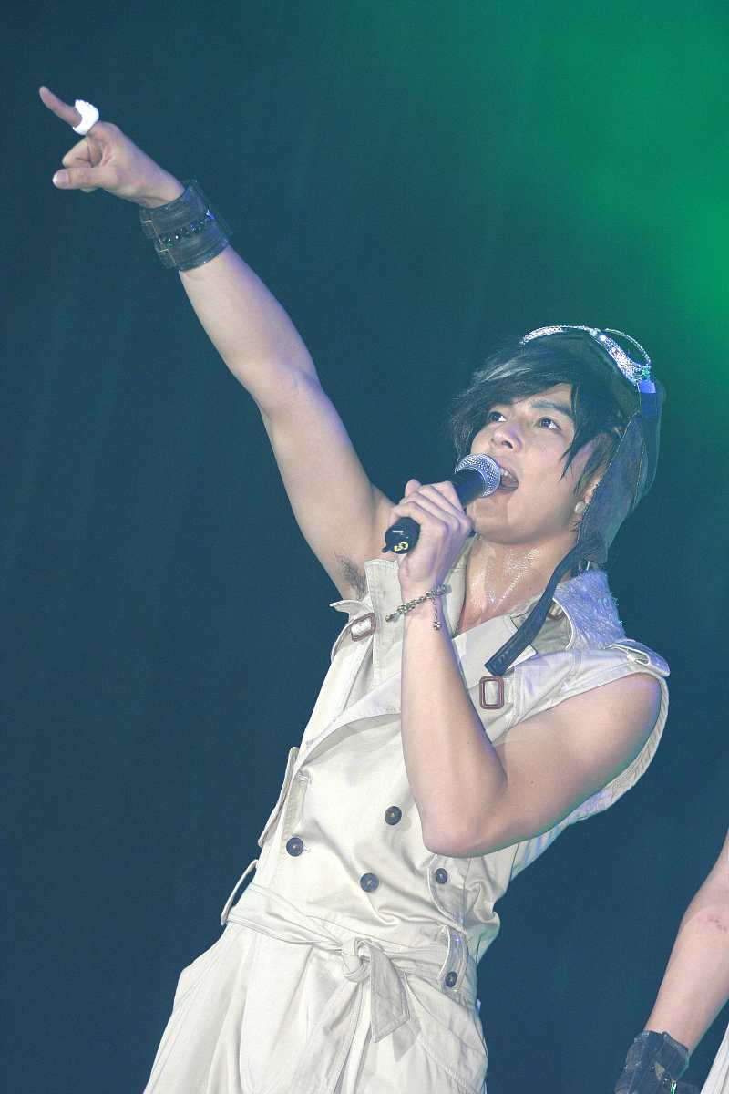 2009年4月11日,上海,飞轮海"想入飞飞世界巡回演唱会"在上海大舞台正