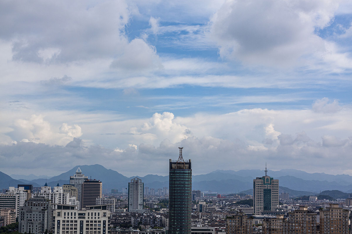 2019年8月4日,浙江绍兴,连续多日的酷热终于消退,天空云渐多.