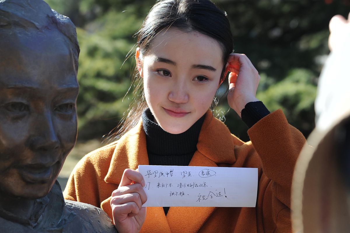 帮我写一段对北京电影学院的祝福和对师弟师妹的建议
