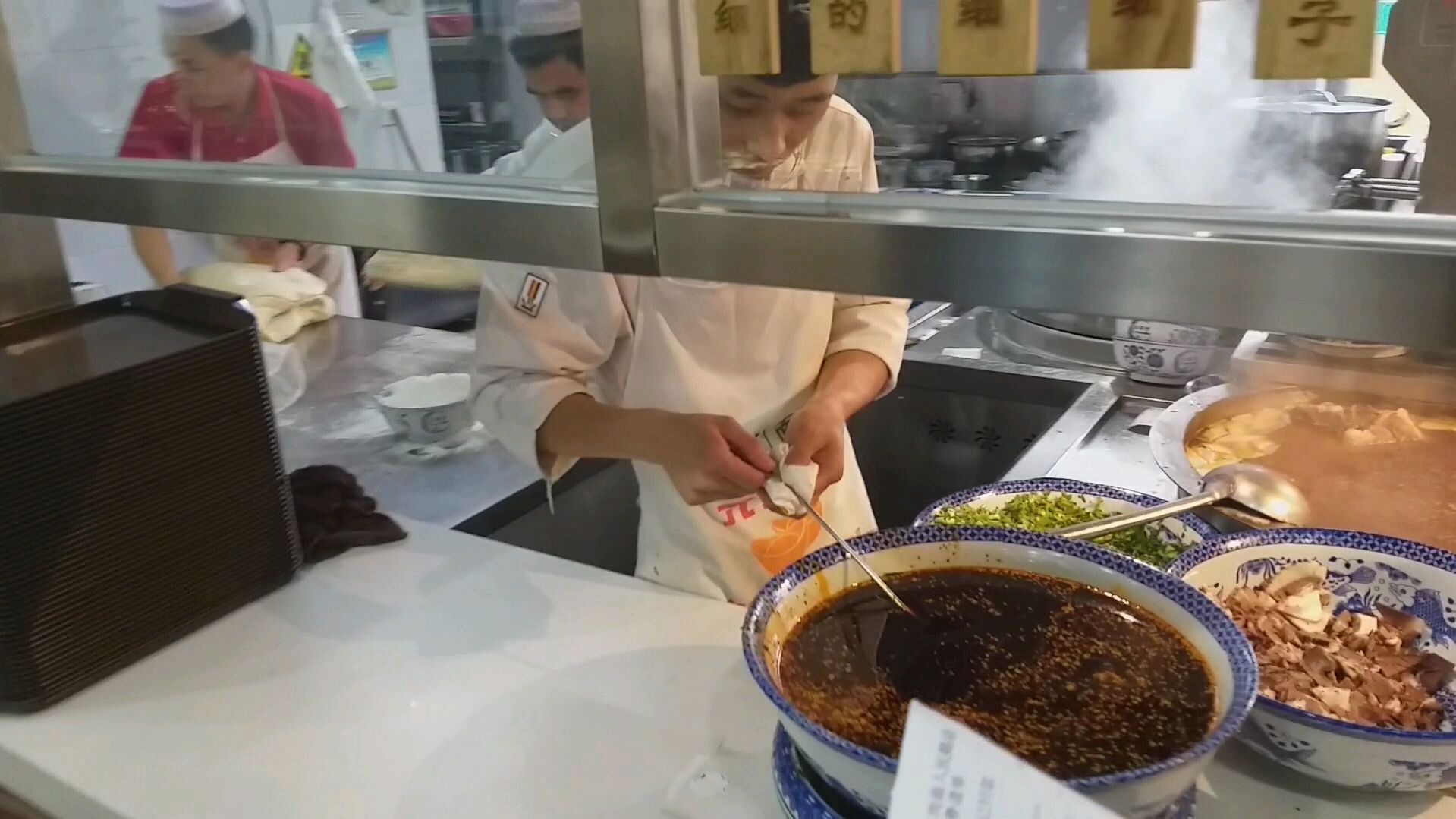 人民路上的牛肉面,13元一碗,地道兰州清汤牛肉面