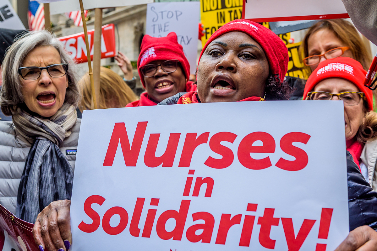 我是一个大学生专业是法律现在要写毕业论文题目是论公司破产中的税法适用研究现在摘要是随着公司破产案件数量的增加对公司破产中的税法适用问题的研究也越来越受到关注。本文以公司破产中的税法适用为研究对象旨在探讨公司破产中税法适用的现状、问题及其解决方法。首先本文对公司破产中的税法适用进行了概述分析了现行税法制度下公司破产中的税法适用问题的存在及其对破产程序的影响。其次本文对国内外相关研究进行了梳理总结了现