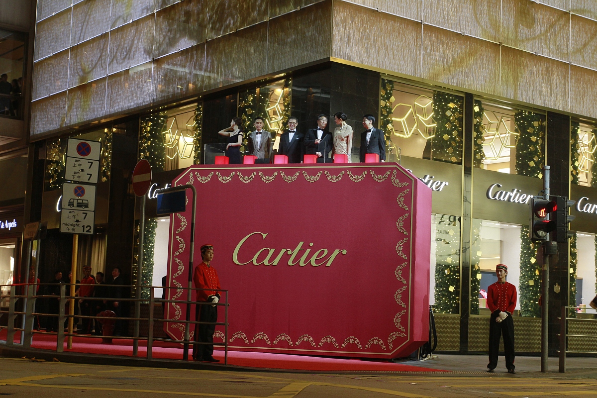 LOEWE罗意威得物快闪活动：全新系列发布，时尚运动完美融合