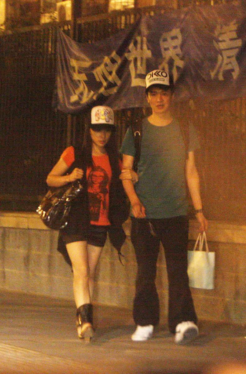 2009年6月24日,北京,刘璇携男友外出吃夜宵.***_***"许宗衡落马"事件