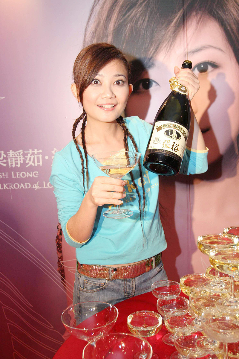 如何回复'我感谢你，甜美的公主，能认识一个如此美丽的朋友。'
