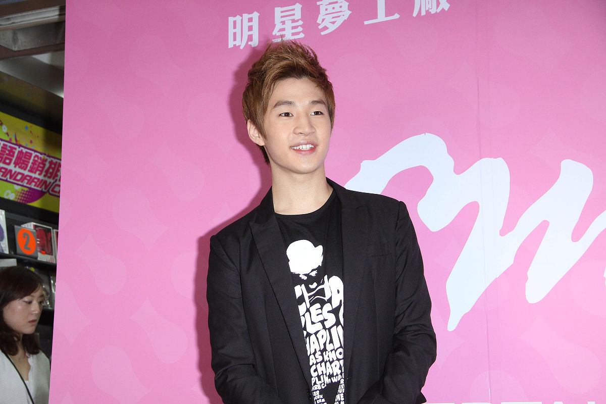 2011年7月8日,台北,"s.m.官方明星商品专门店"开业.super junior-m团