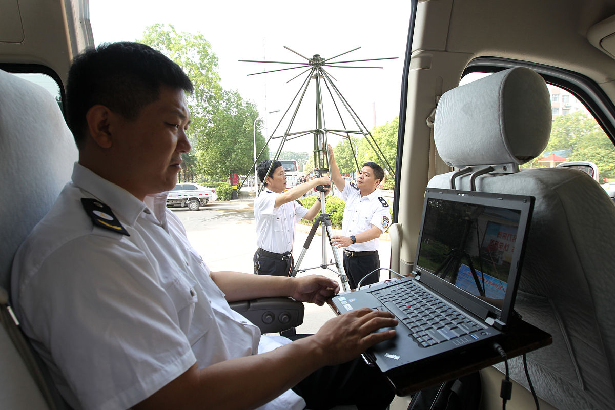 民用航空器通信干扰预警及定位系统：自主研发，保障飞行安全