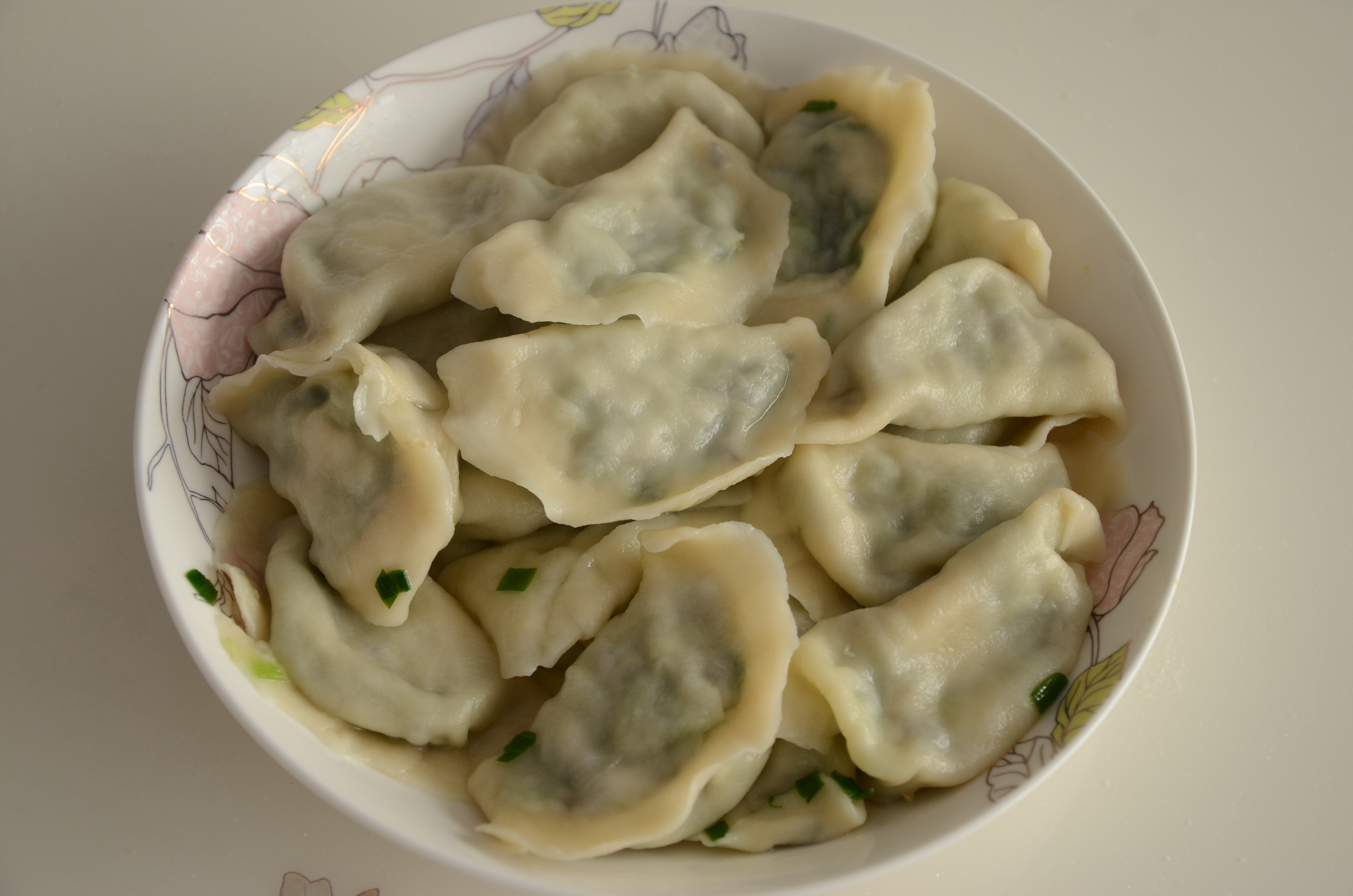 好吃不过饺子,一把韭菜放点虾仁,不油腻一个人吃两大盘都不够