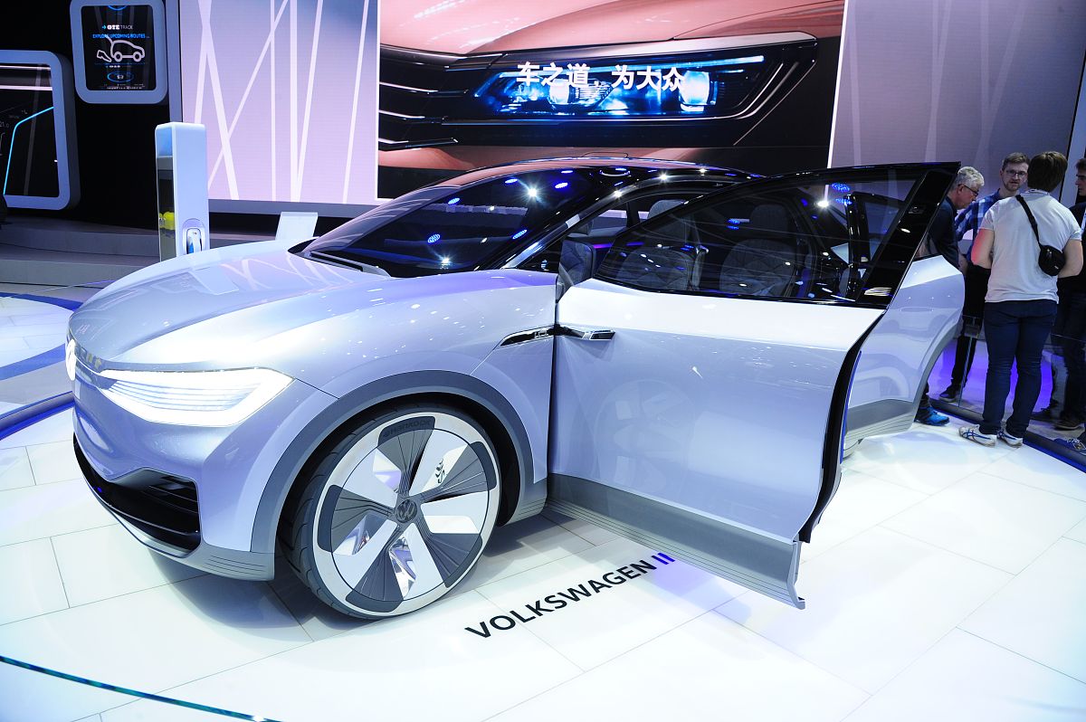 宝马、奥迪、奔驰电动汽车推荐：哪款适合你？