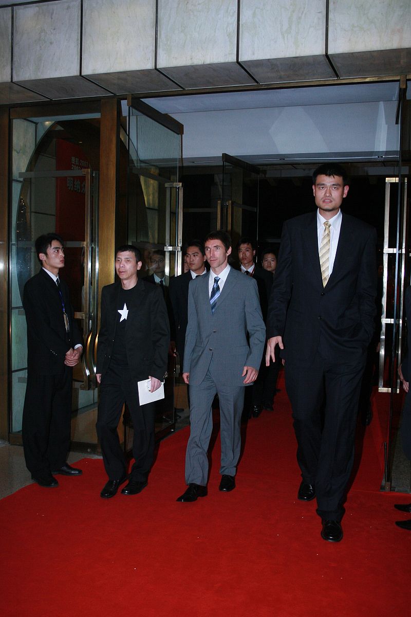 为何李显龙和马克龙访问中国都去广州