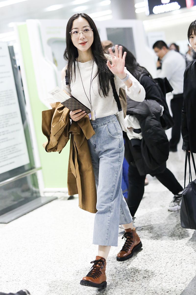 16-28岁女生服装穿搭指南：打造青春活力与时尚魅力