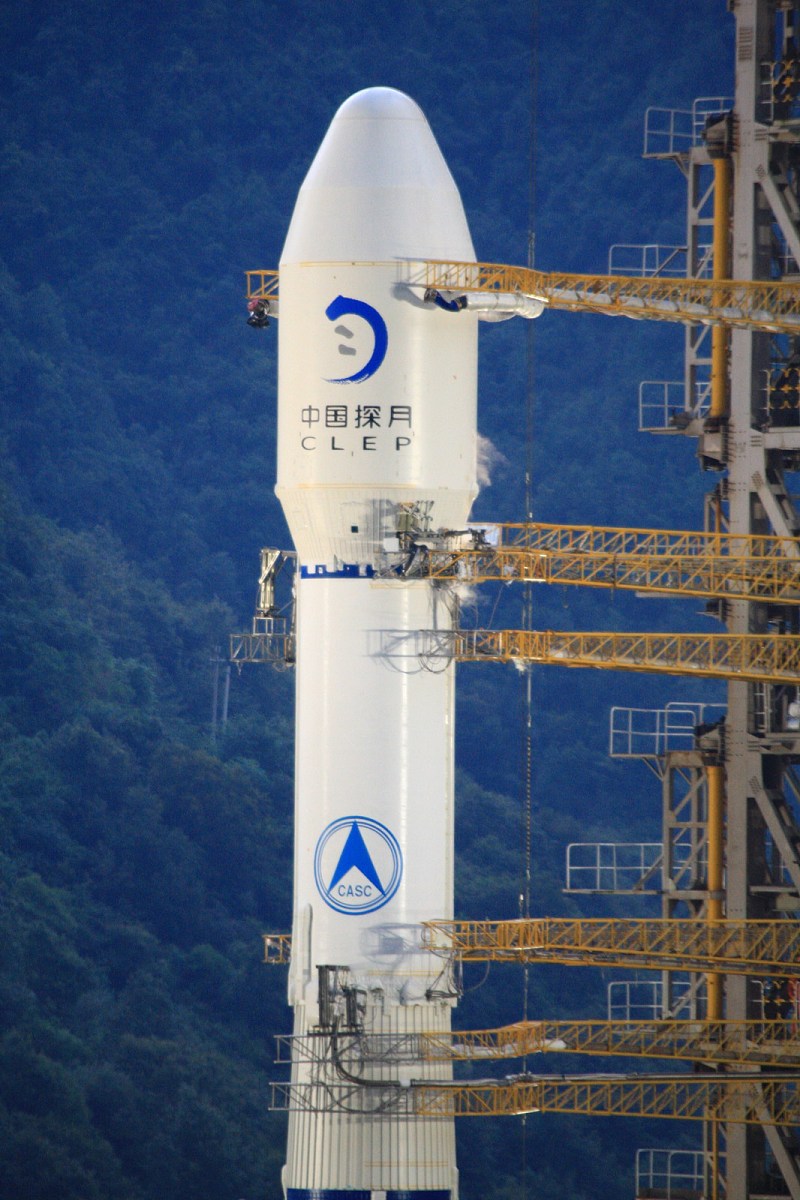 ***_***2010年10月1日18时59分57秒,搭载着嫦娥二号卫星的长征三号丙